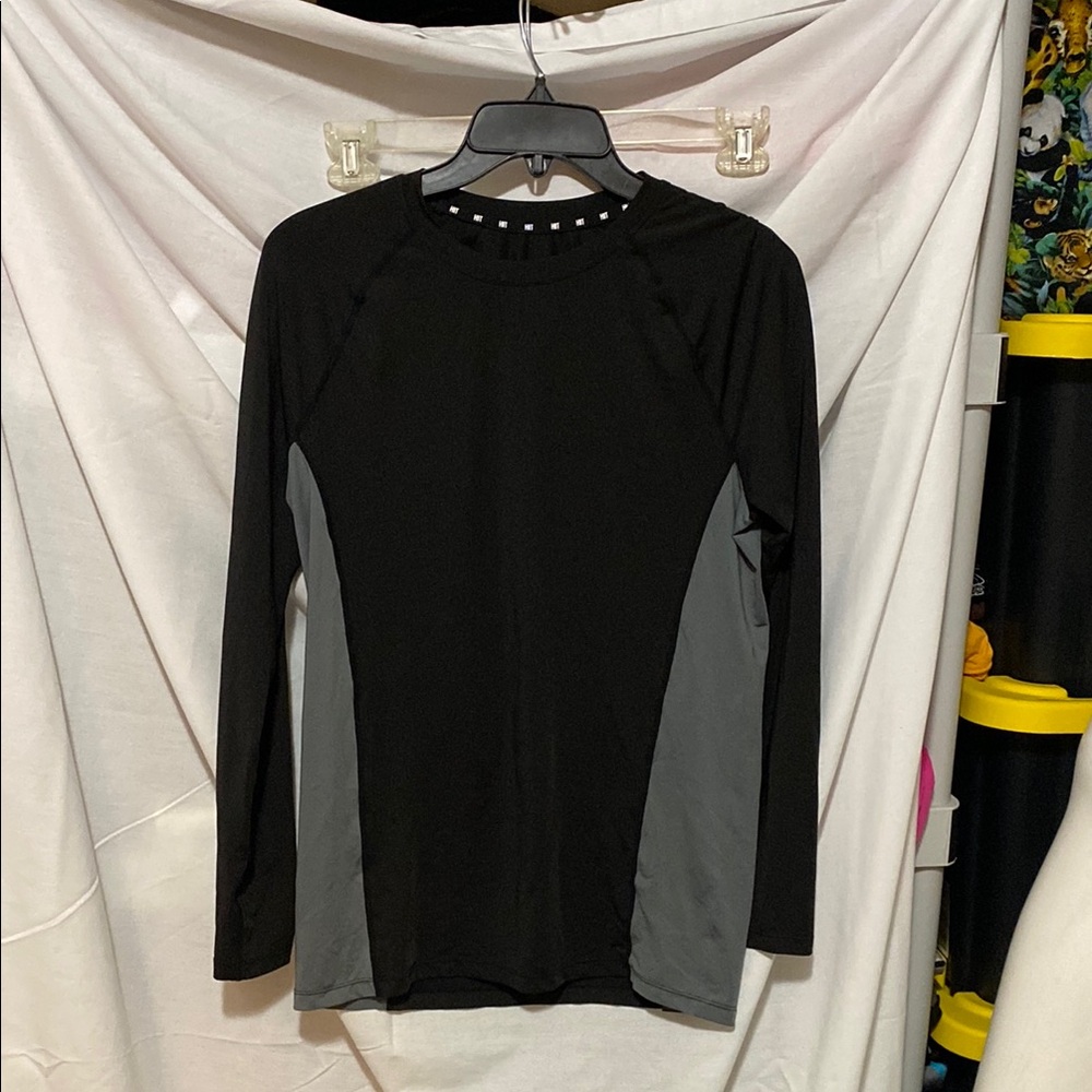 Fitted Black and Gray Long Sleeve Athletic Tee